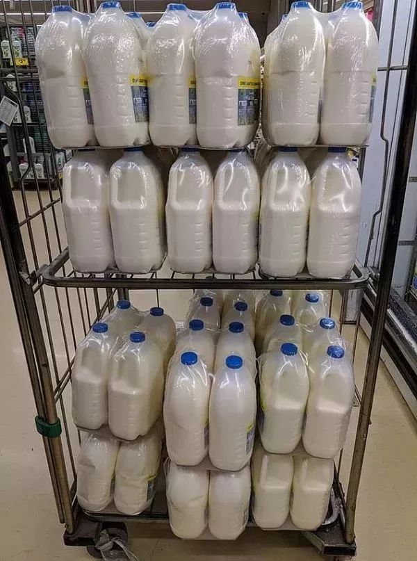 热塑膜包装牛奶.jpg