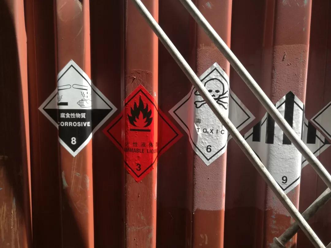 错误点一:标牌无虚线外边框2.JPG